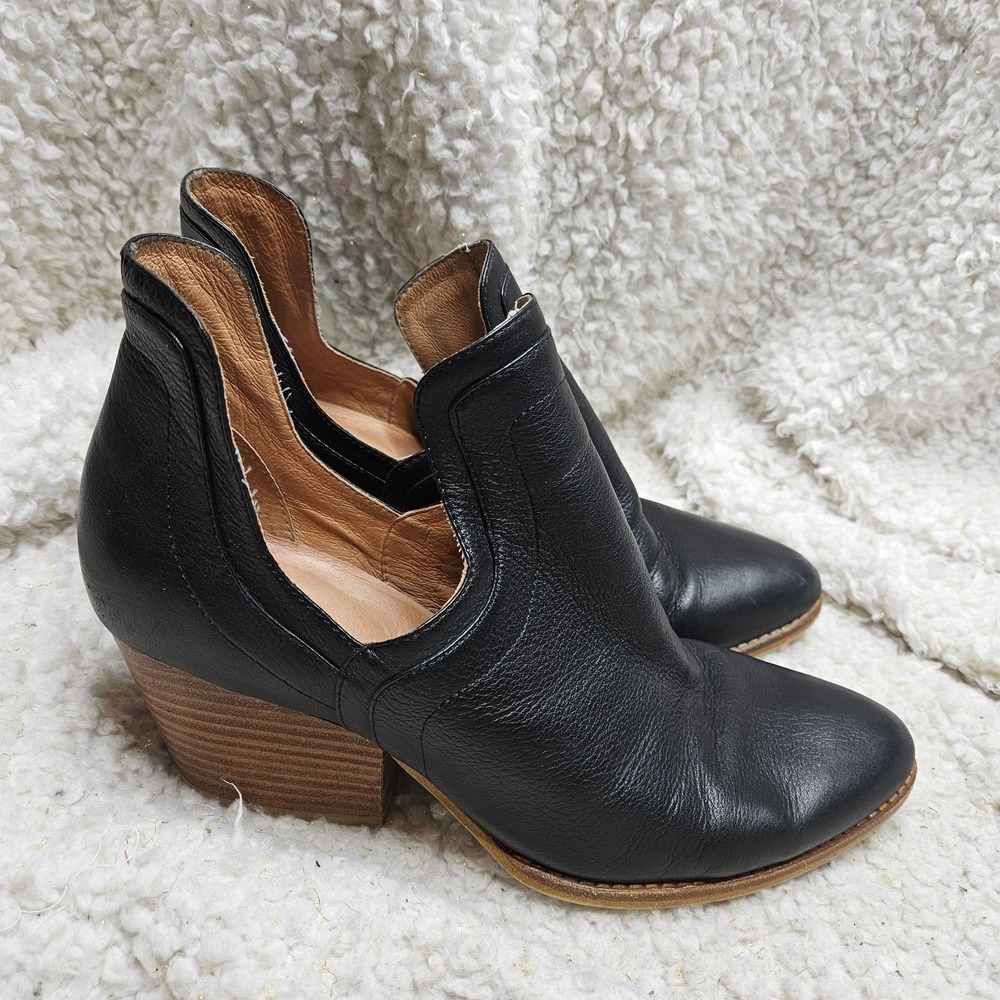 Silent D Winifred Black Leather Side Cutout Booties sz 40